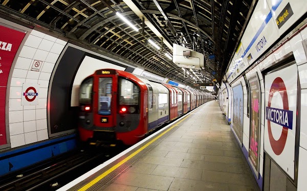 METROPOLITANA DI LONDRA: LA GUIDA COMPLETA METROPOLITANA DI LONDRA: LA GUIDA COMPLETA