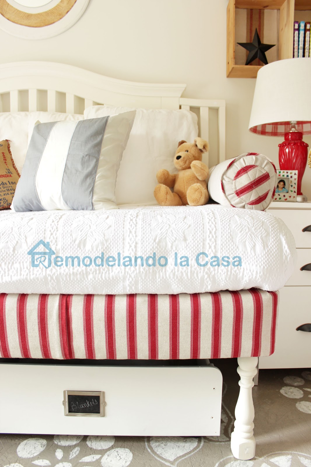 Daybed From Box Spring + Legs Remodelando la Casa