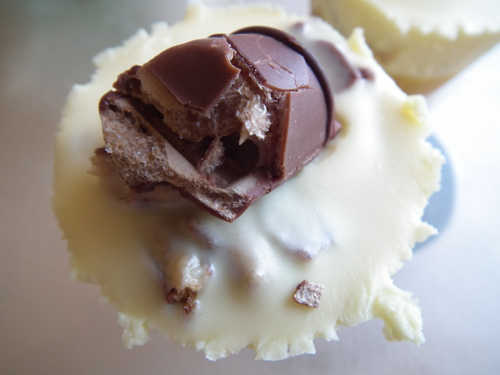 Sugabuttacream Mini Kinder Bueno White Chocolate Cheesecakes