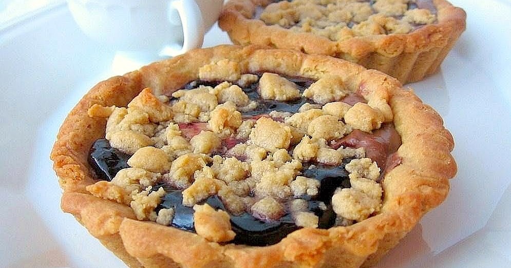 une gamine dans la cuisine Jam & Peanut ButterNutella Tarts