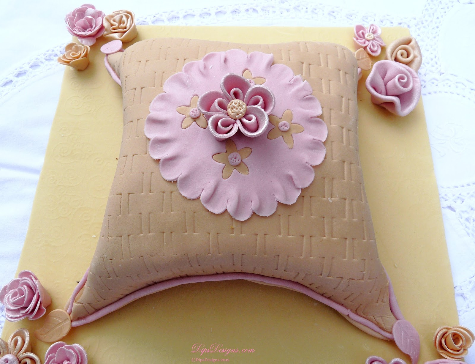 DipsDesigns Chocolate Pillow Cake