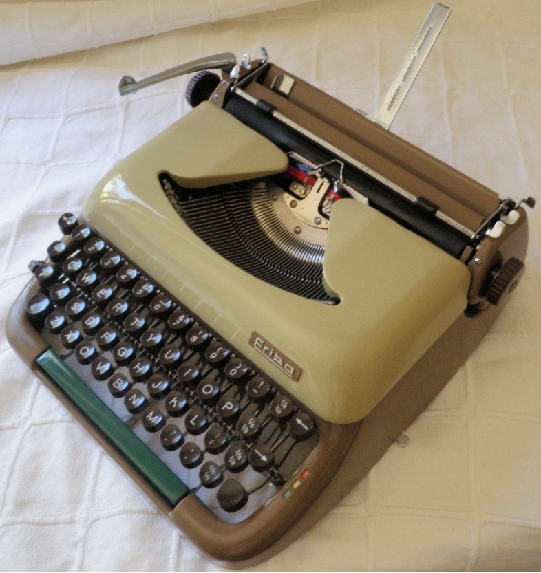 oz.Typewriter Erika Model 10 portable typewriter