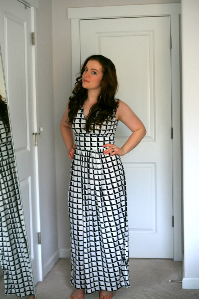 Maxi dress season, greeted with black and white patterned knit / Create