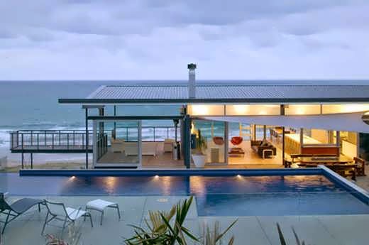 NEW ZEALAND CONTEMPORARY BEACH HOUSE DESIGN THAT'S MADE TO RELAX AND