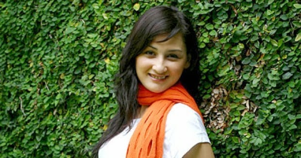Kumpulan Foto Mona Ratuliu Terbaru 2014 | Wallpaper Gambar Foto 2014