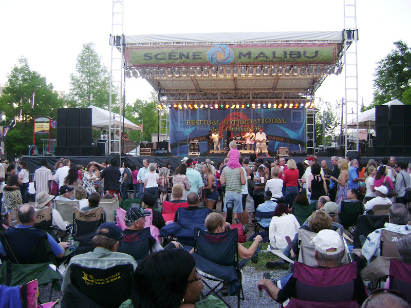 Cajun Delights Bayou Buffalo Wings w/ Blue Cheese Dip + Festival Fun