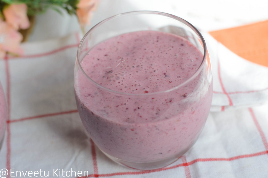 Mixed Berries n Banana Smoothie I Camp in my Kitchen