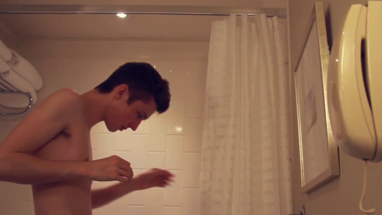 Troye Sivan - New Shirtless Pics.