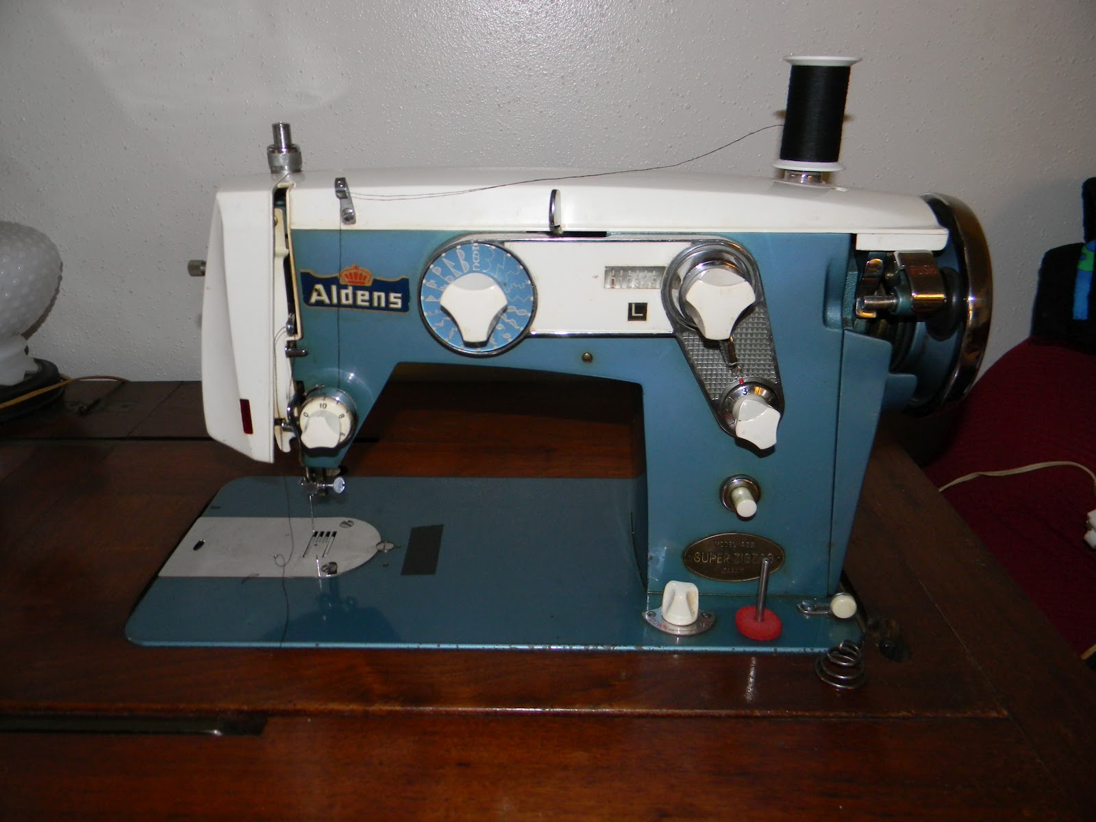 Roo's Route My Grandmother's Aldens Super Zig Zag Model AZZ Sewing Machine