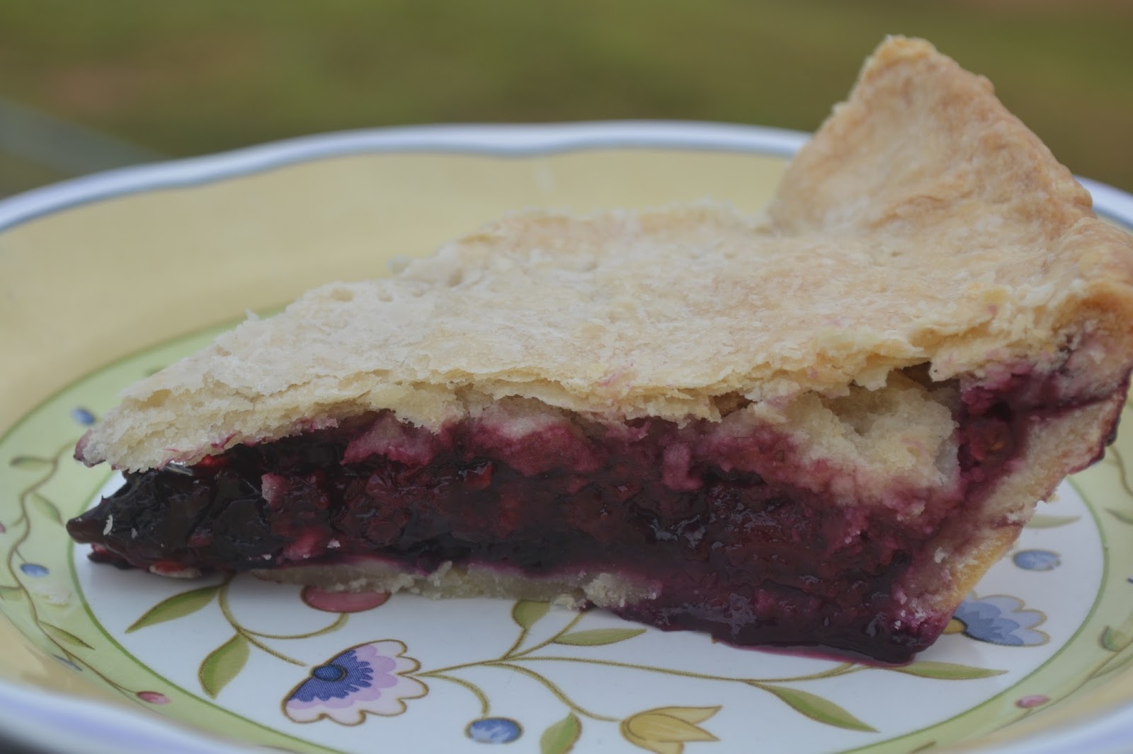 Super Easy and Delicious Mixed Berry Pie