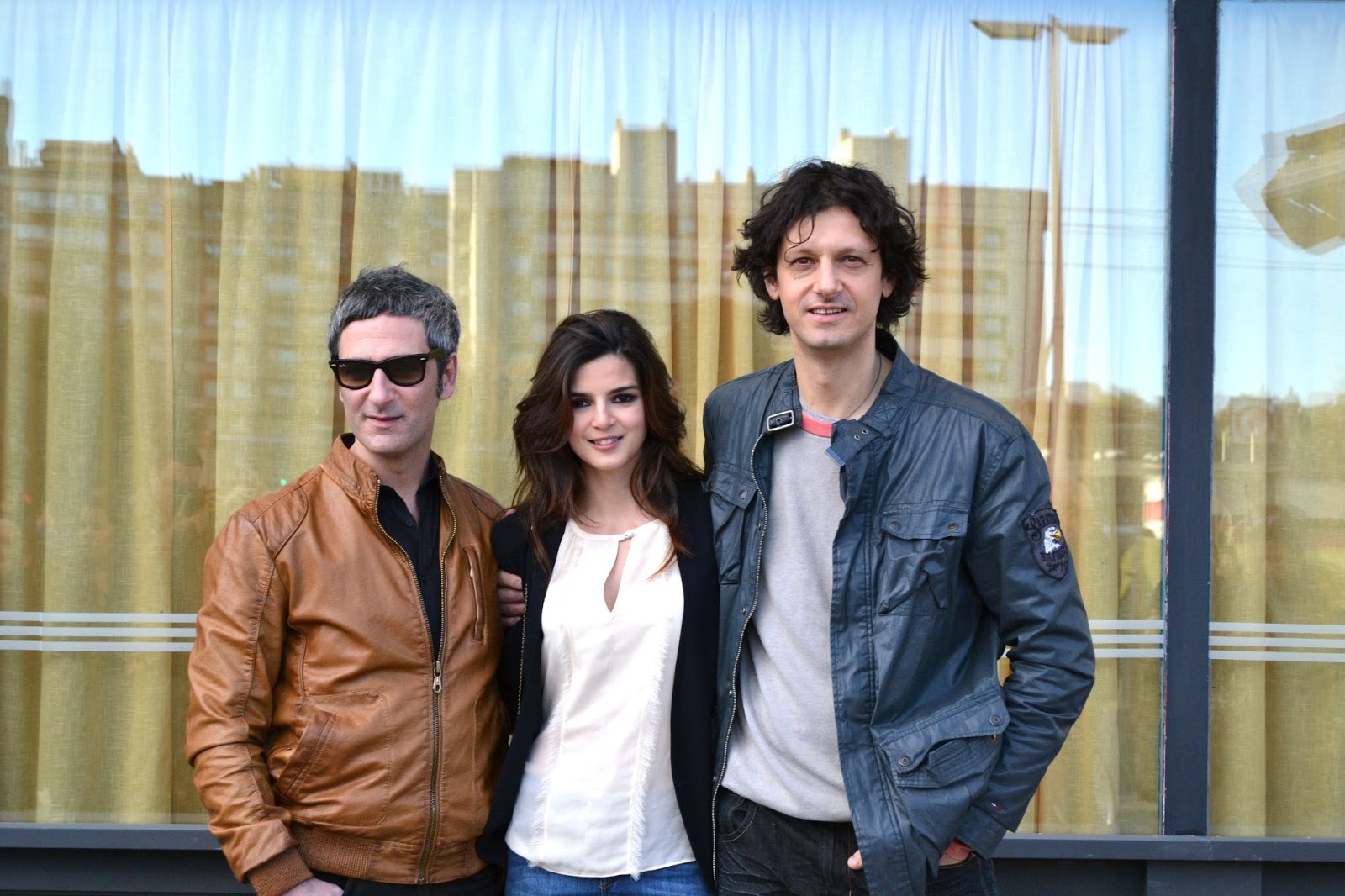 Reparto de ¿Quién mató a Bambi? en un dia de rodaje con prensa