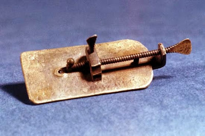 Microscope made by Antonie van Leeuwenhoek Microscope made by Antonie van Leeuwenhoek