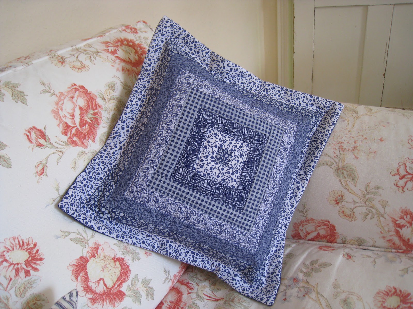 Rosmademe Let S Quilt While We Re Ahead The Log Cabin Cushion