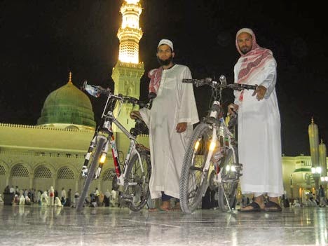 http://arminarekajatim.blogspot.com/2014/08/naik-haji-kayuh-sepeda-sembilan-bulan.html