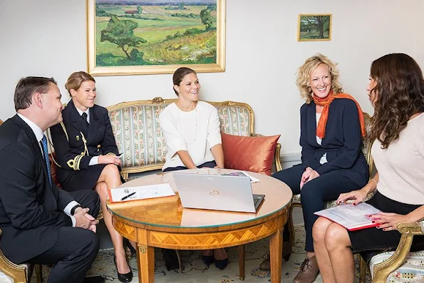 The Crown Princess met with the Swedish Cancer Society's Secretary General Stefan Bergh, Media Manager Alexandra von Melen and Aina Törnblom