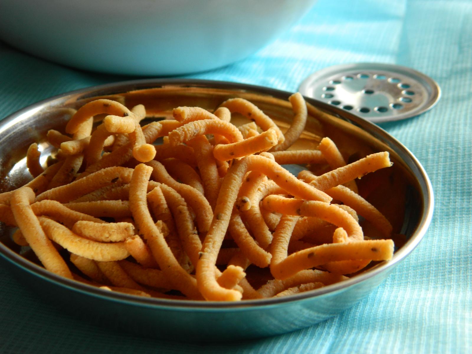 Blend with Spices Venna Murukulu Butter Murukku Recipe