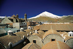 un dia nevado. el cerro rico al fondo con su cúspides cónica