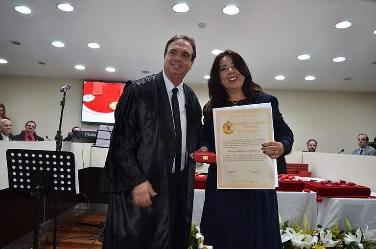 A prefeita do município de Cumaru, Mariana Medeiros (PTC) foi condecorada com a medalha Frei Caneca