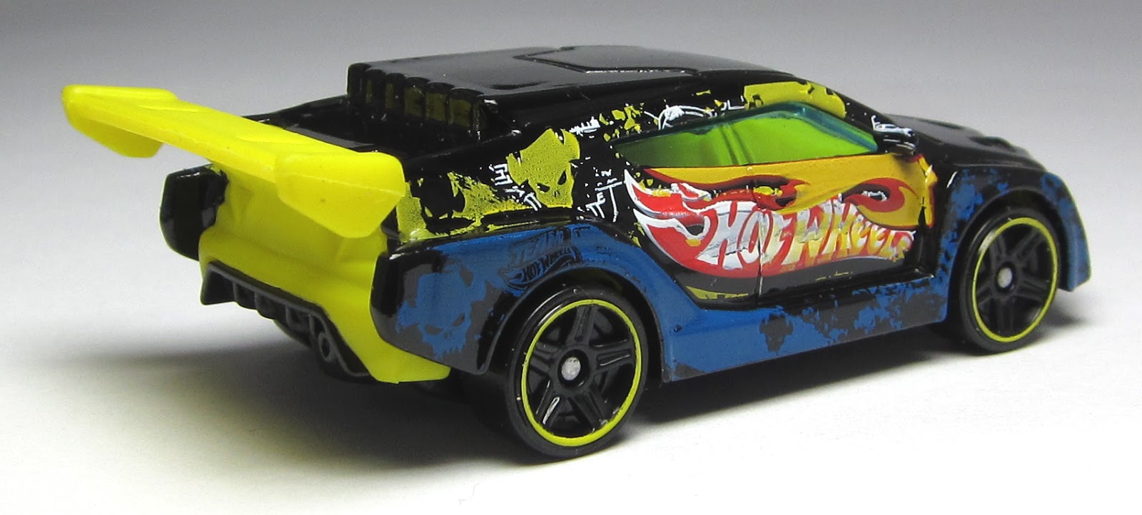 Car Lamley Group First Look Hot Wheels Bump Around & Loop Coupe...
