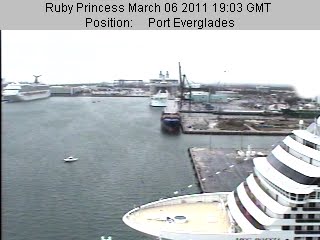 Webcam de Ruby princess y se  ve el MSC Poesia,Carnival Dream y Oasis of the seas en port everglade