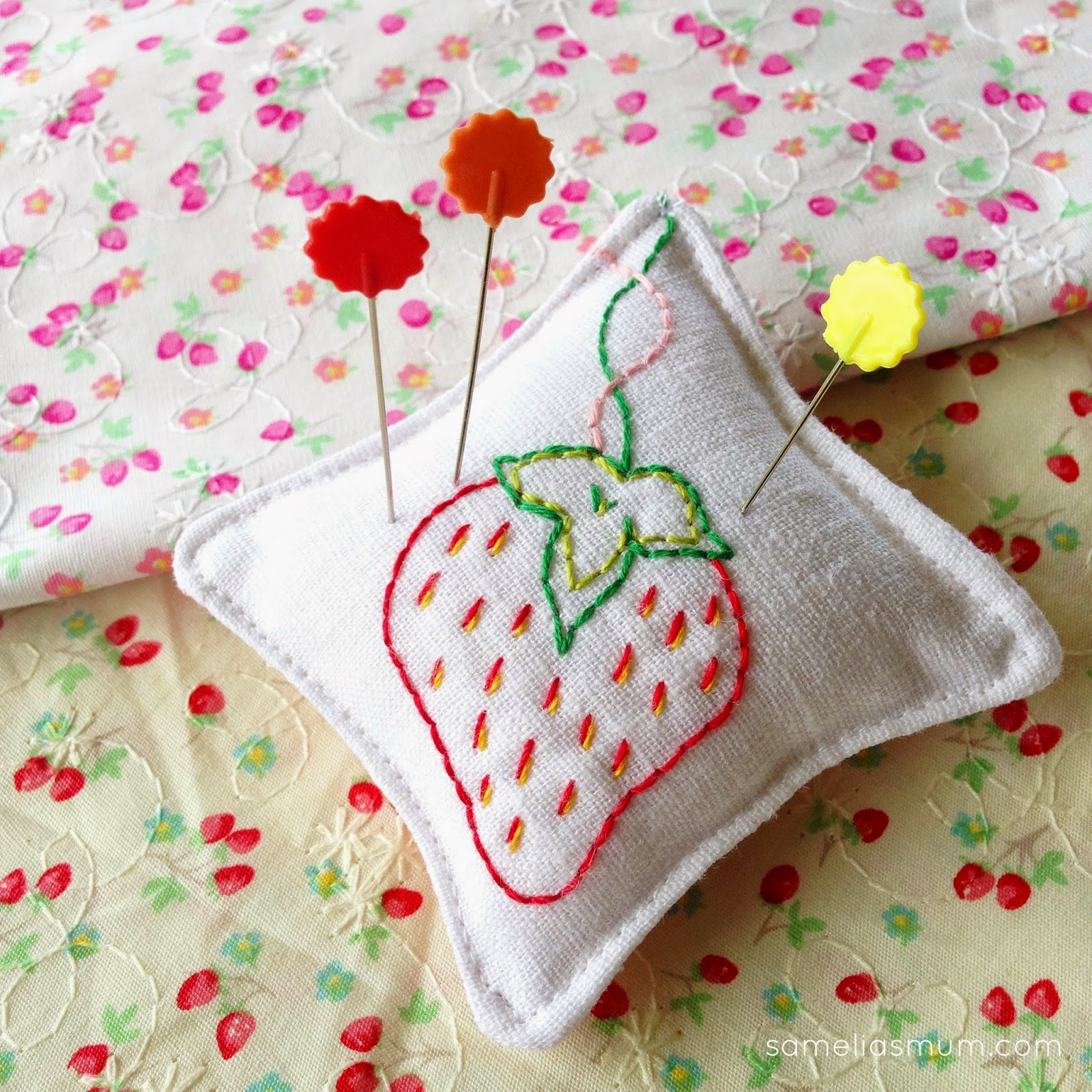 Strawberry Stitches Pincushion {Tutorial} Samelia's Mum