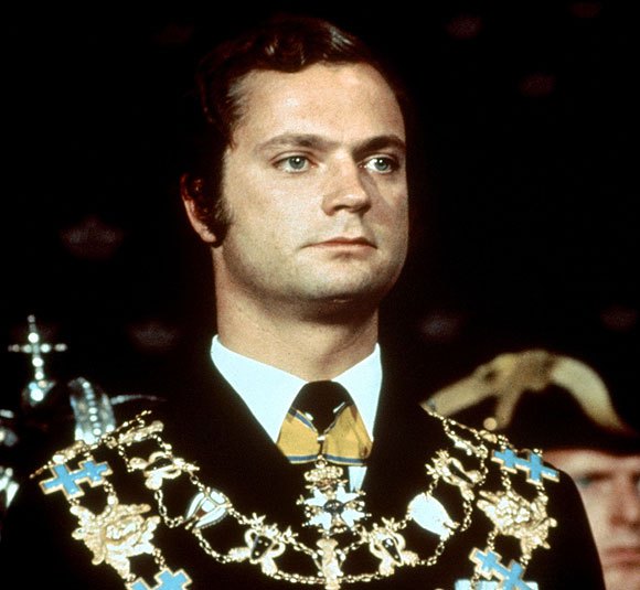 1973-foto-del-rey-carlos-xvi-gustavo-de-suecia-en-la-ceremonia-de-ascensic3b3n-al-tronfo.jpg