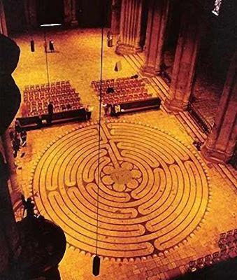 Labirinto da catedral de Chartes &eacute; o mais perfeito