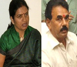 DK Aruna chooses saree and bangles for Jupalli