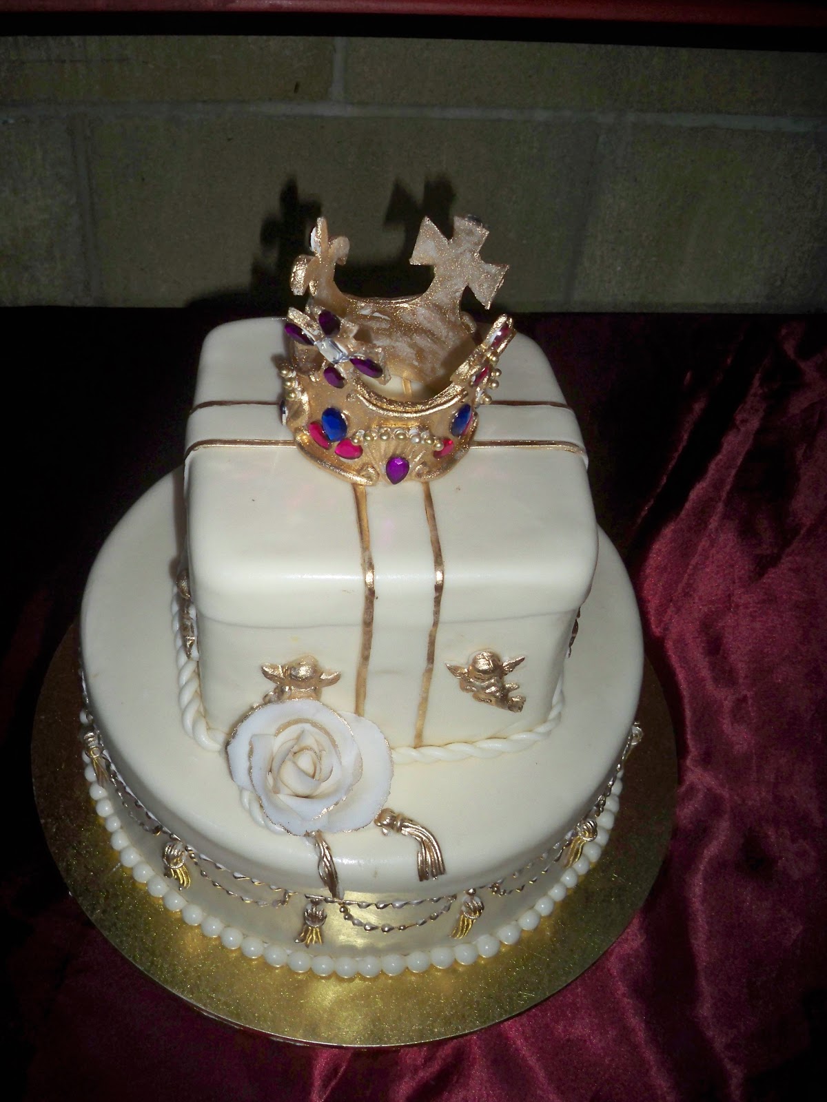 kings crown wedding cake Elisabeth s Wedding Cakes