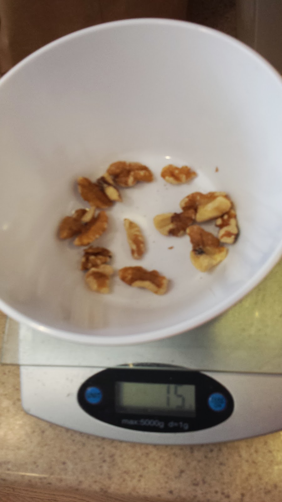 100 calories of Walnuts