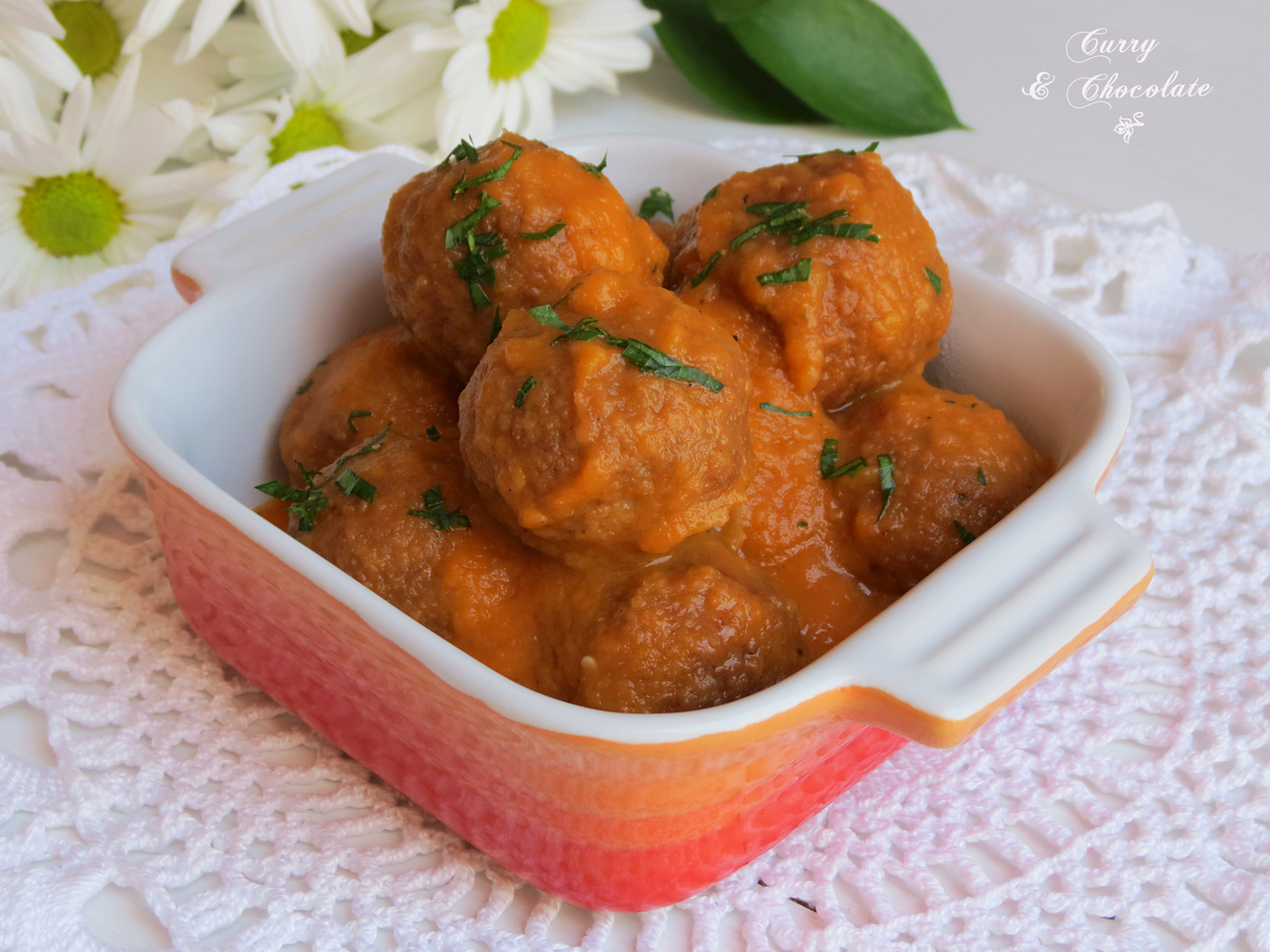 Albóndigas con salsa de tomate casera Albóndigas con salsa de tomate casera