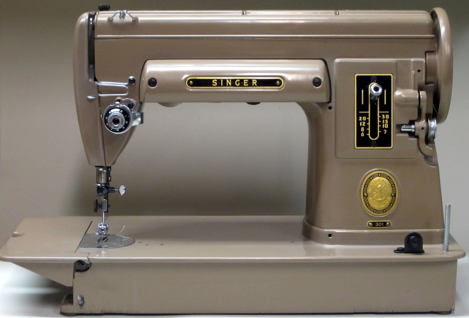 MI Vintage Sewing Machines: Singer 301 (1952)