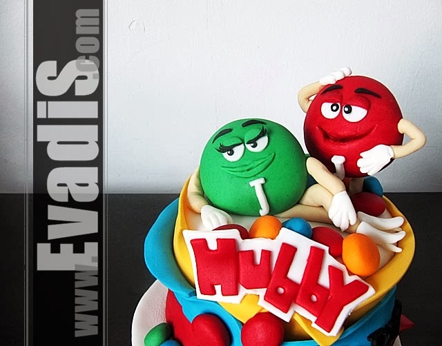 Picture of M&M Cake in closer view