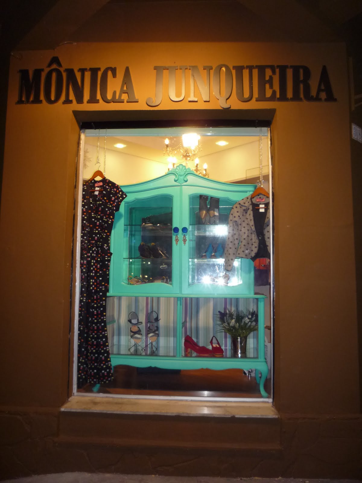 Virgínia Barros Nova loja na Savassi tem Virgínia Barros e M.Officer