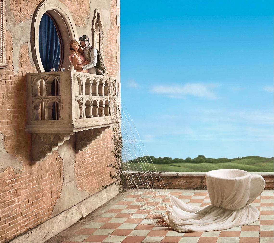 http://3.bp.blogspot.com/-_Ym3is2gxV4/Tz1JcsEj0hI/AAAAAAAAf2Q/hgpq31D_lis/s1600/the-lavazza-2011-calender-5.jpeg
