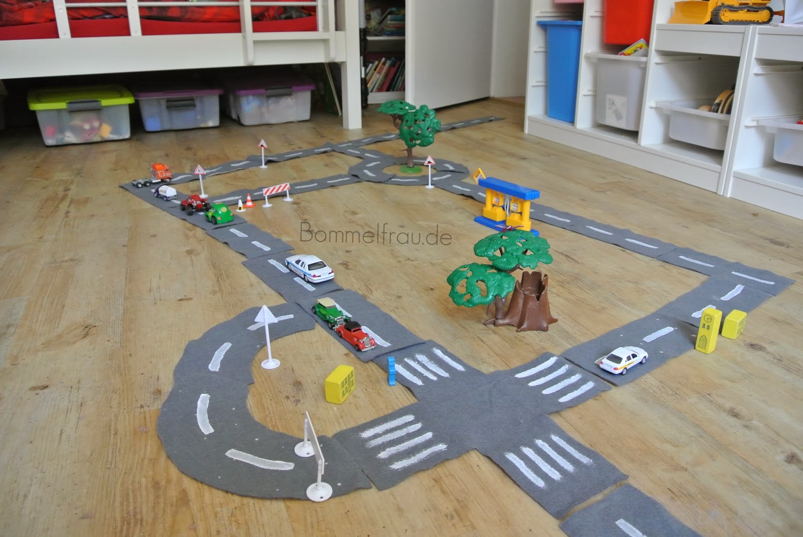 Die Bommelfrau: DIY Spielstraße