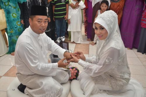 Gambar Pernikahan Acong Dengan Siti Zuraida Yang Mirip Abby Abadi 3 Photo
