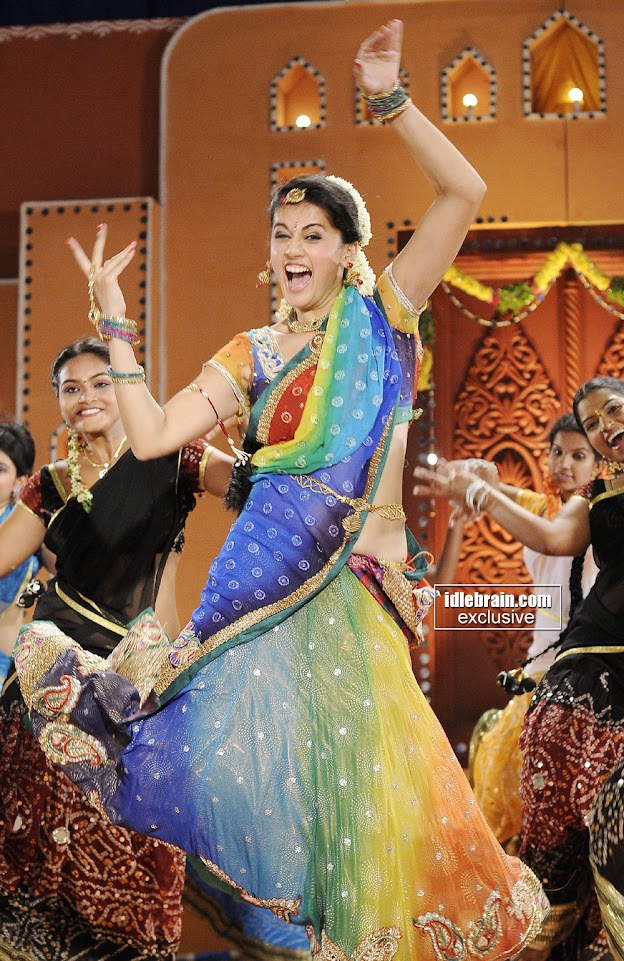 TapSee Pannu Dancing in Colorful Saree