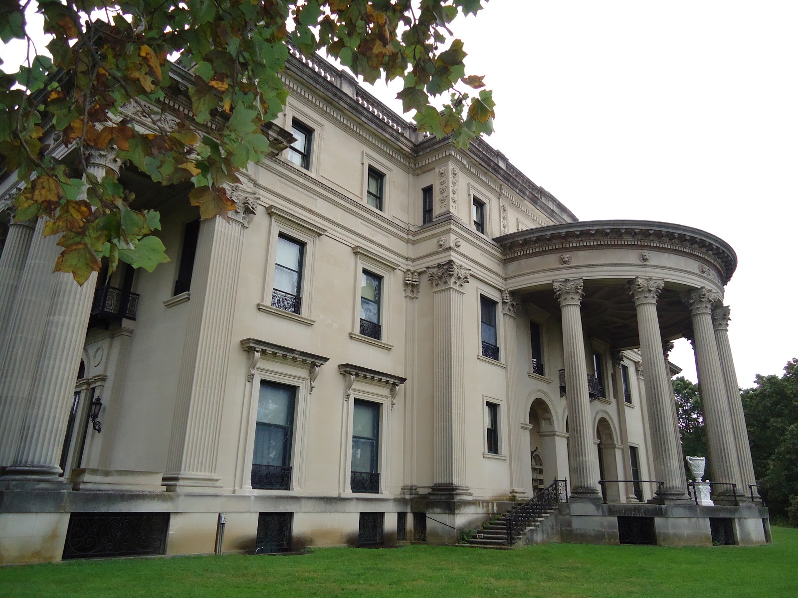 Smooth & Savvy Travels Hyde Park Mansion