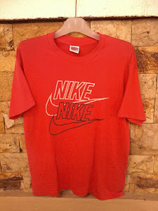 VINTAGE NIKE SWOOSH