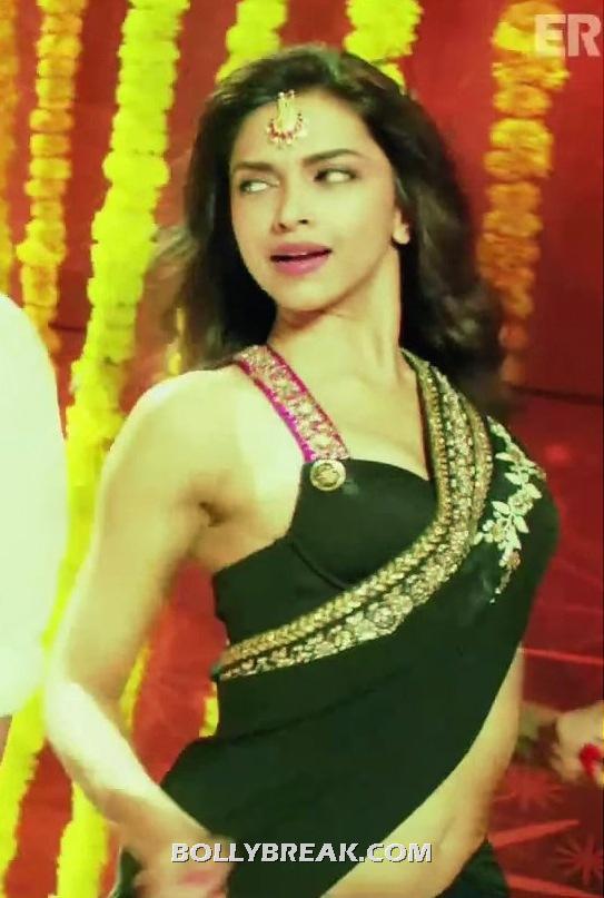 Deepika Padukone Navel in Black Saree - Deepika Padukone Navel Pics - Cocktail Second Hand Jawani song black Saree 