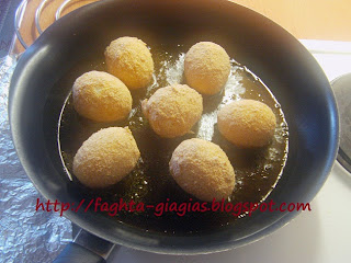 Τα φαγητά της γιαγιάς - Αυγά βραστά παναρισμένα Τα φαγητά της γιαγιάς - Αυγά βραστά παναρισμένα