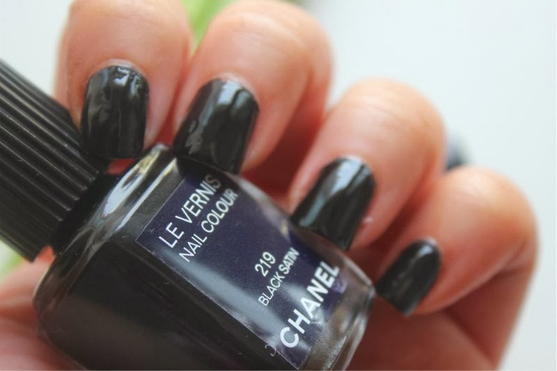 Chanel Le Vernis Nail Colour in Black Satin 219 