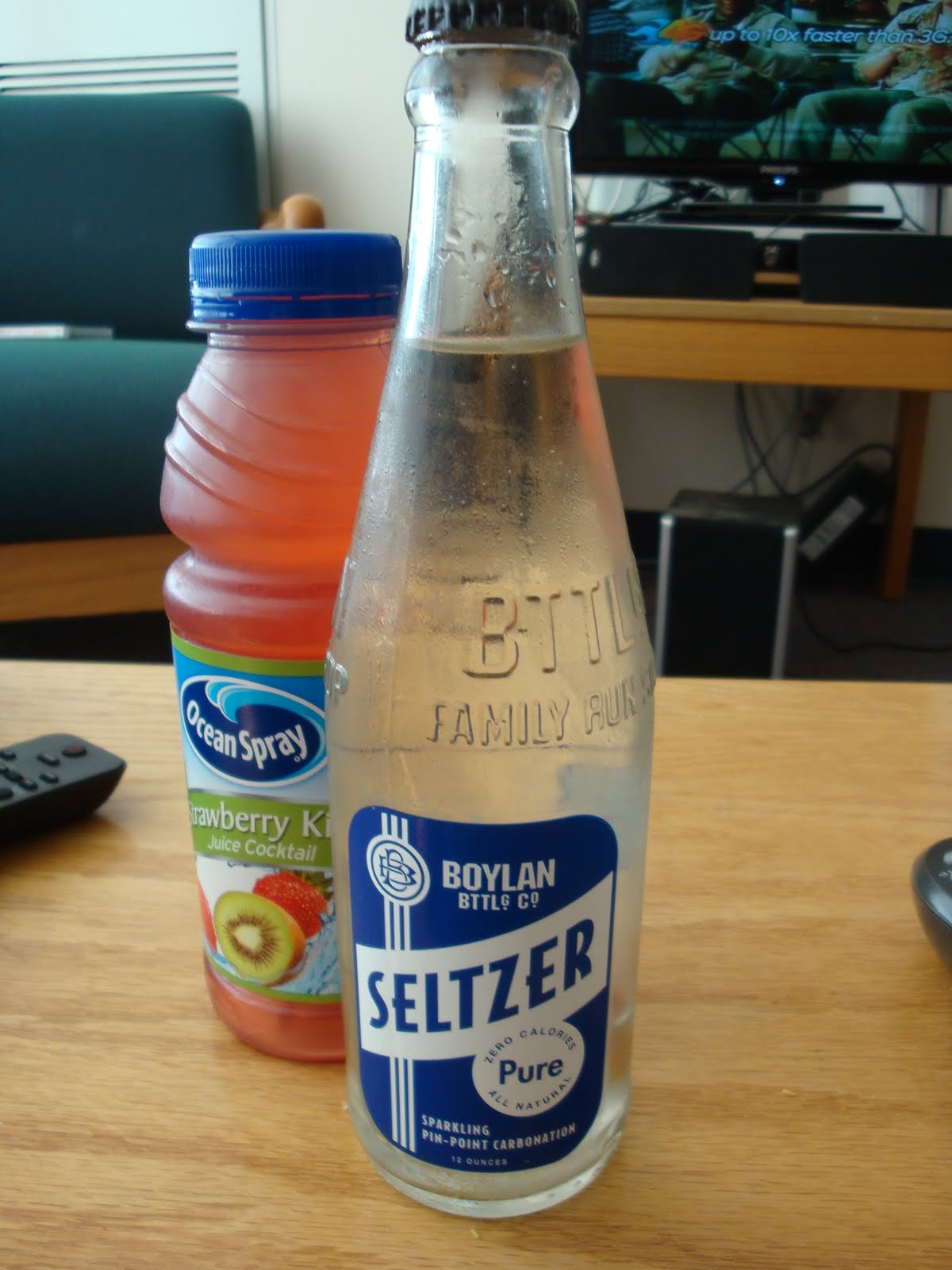 Glass Bottle Connoisseur Boylan Seltzer feat. OceanSpray Strawberry Kiwi