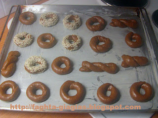 Τα φαγητά της γιαγιάς - Μουστοκούλουρα με σουσάμι Τα φαγητά της γιαγιάς - Μουστοκούλουρα με σουσάμι