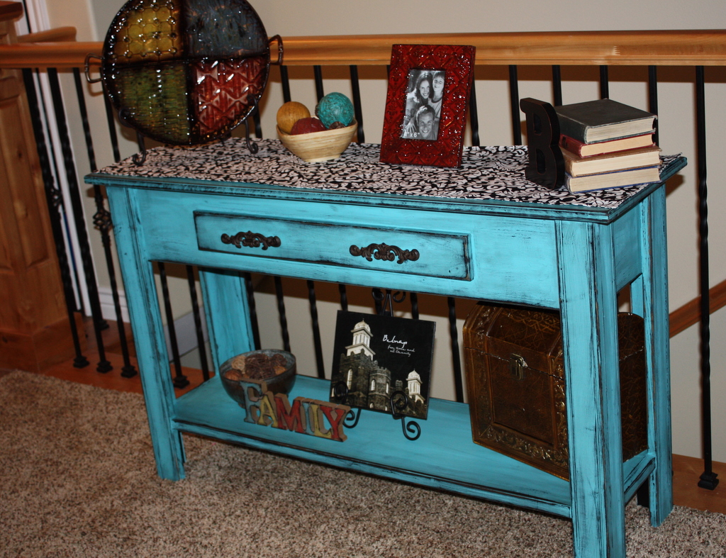 Craft Projects Blue Entry Table!