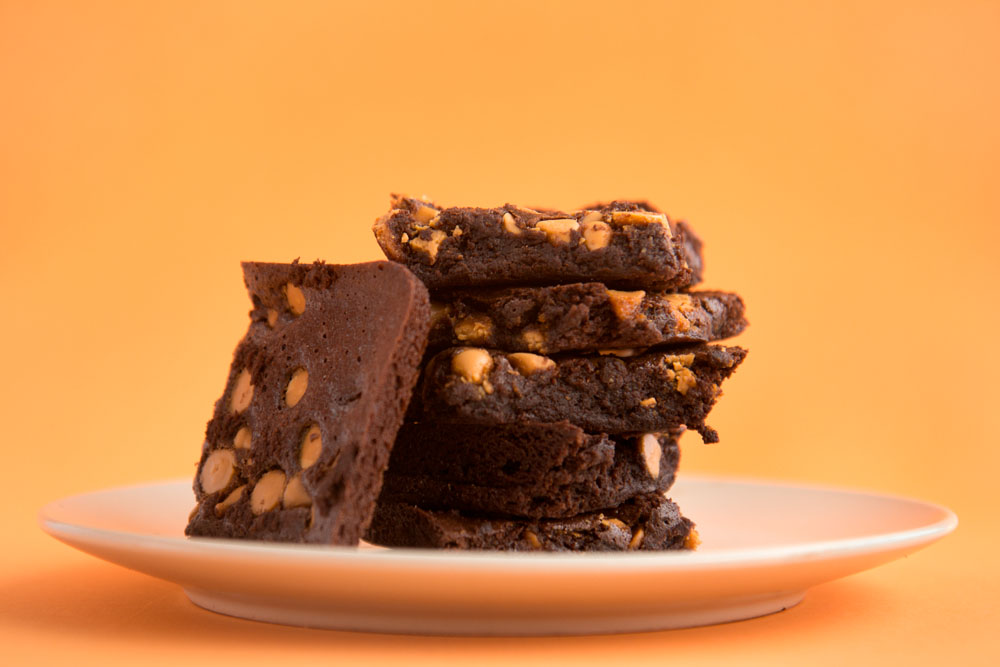 Liz Makes Liz makes brownies with butterscotch chips