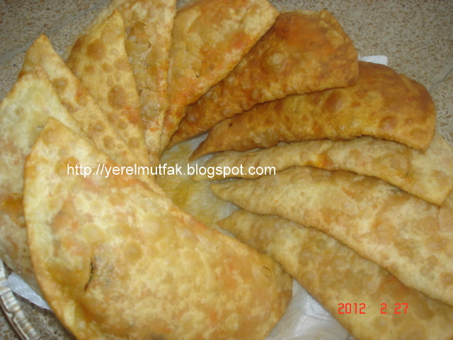 Ispanaklı çiğ börek tarifi Ispanaklı çiğ börek tarifi