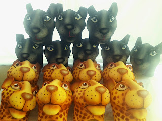 Gorro o Sombrero en goma espuma de pantera y leopardo, Rey León