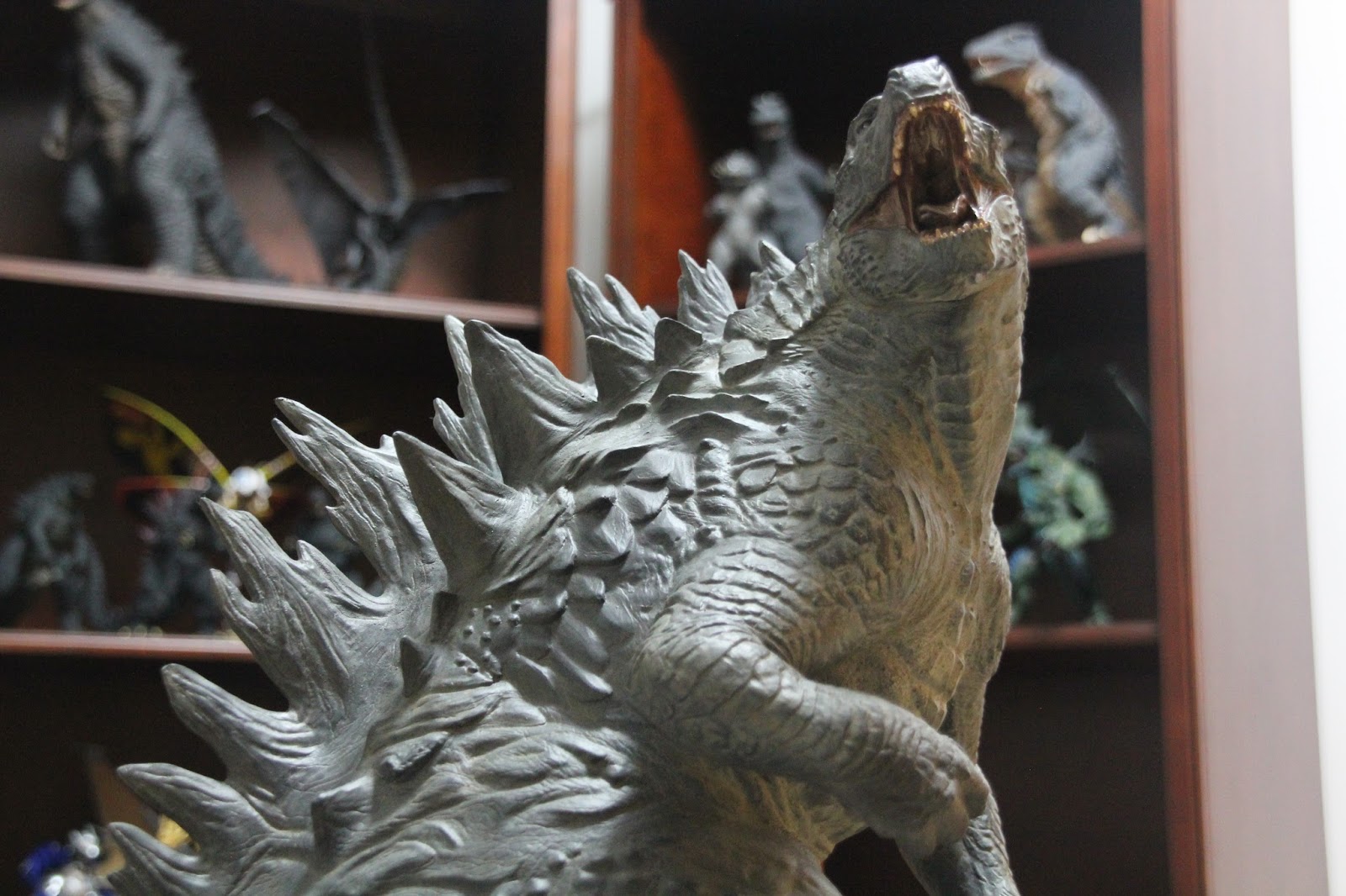 The Kaiju Planet: Sideshow Collectibles Godzilla Maquette Product